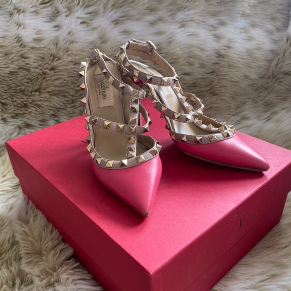 Authentic Valentino Rockstud Pumps - Picture 4 of 13